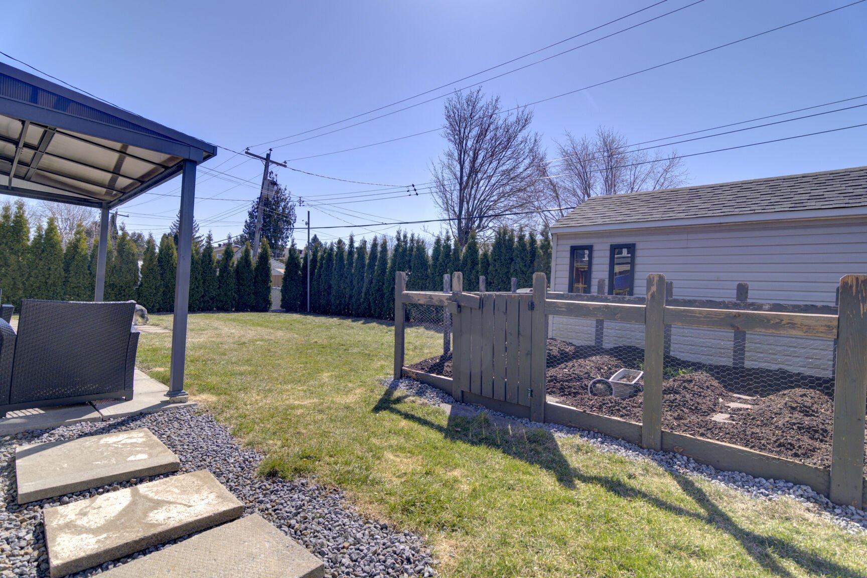 









1830


Rue Therrien

,
Brossard,




QC
J4W2J7

