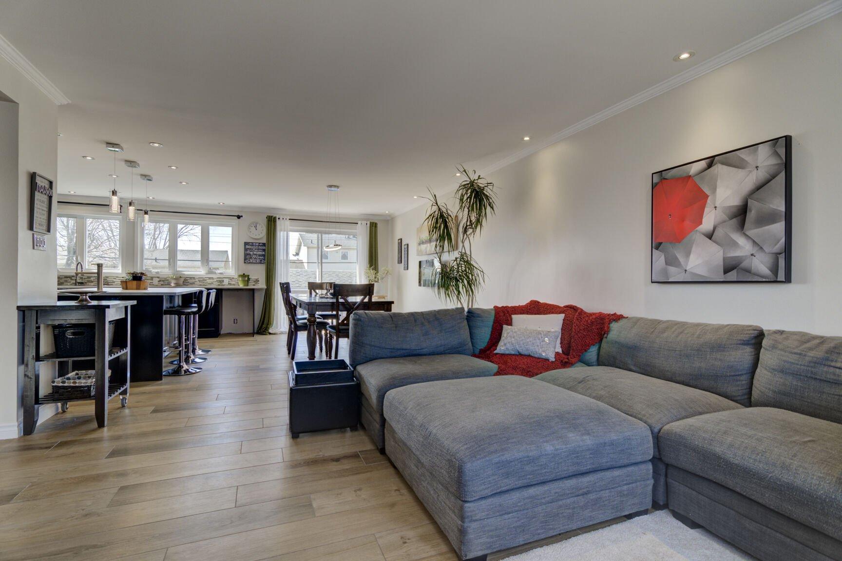 









1830


Rue Therrien

,
Brossard,




QC
J4W2J7

