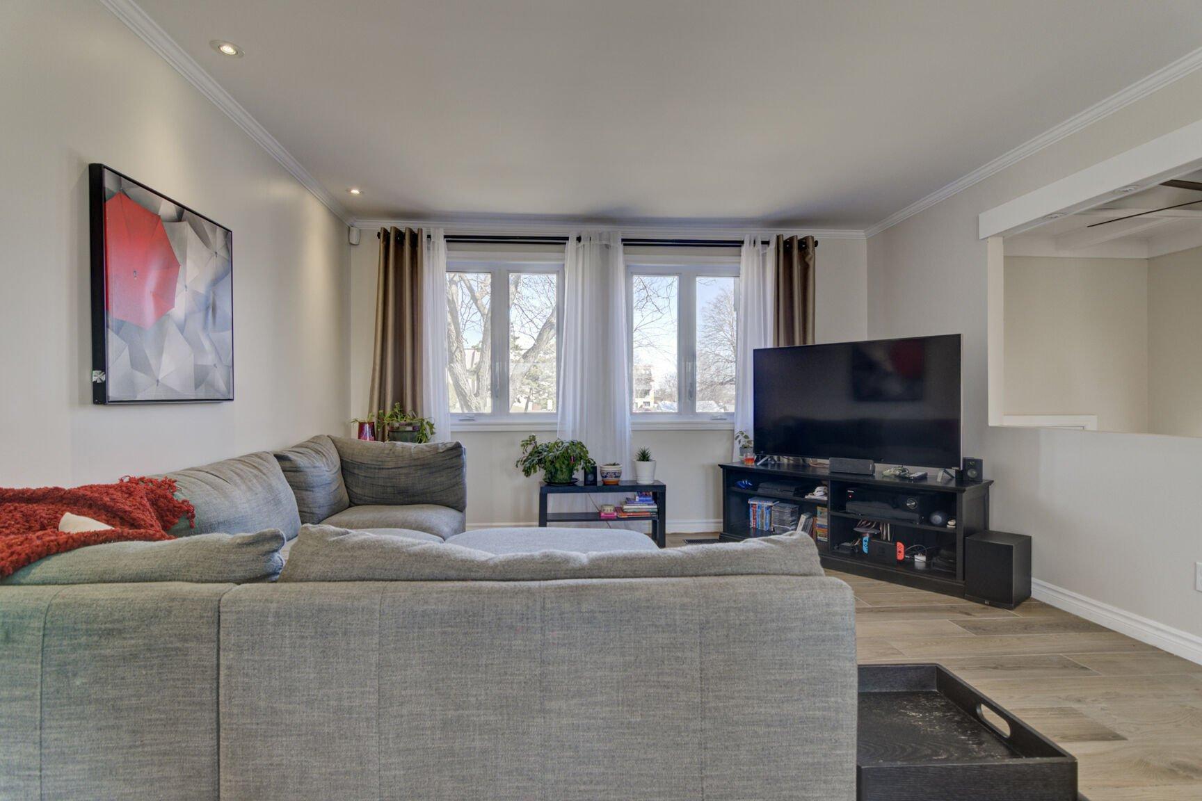 









1830


Rue Therrien

,
Brossard,




QC
J4W2J7

