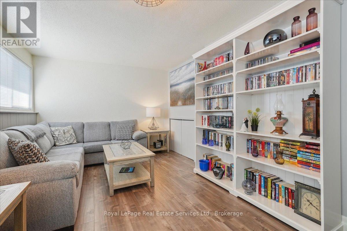 












6 - 1588 KERNS ROAD

,
Burlington (Tyandaga),




Ontario
L7P3A7

