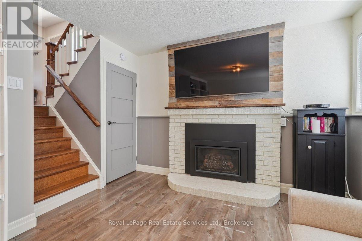 












6 - 1588 KERNS ROAD

,
Burlington (Tyandaga),




Ontario
L7P3A7

