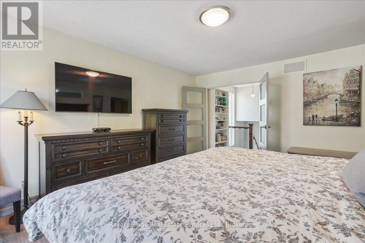 












6 - 1588 KERNS ROAD

,
Burlington (Tyandaga),




Ontario
L7P3A7

