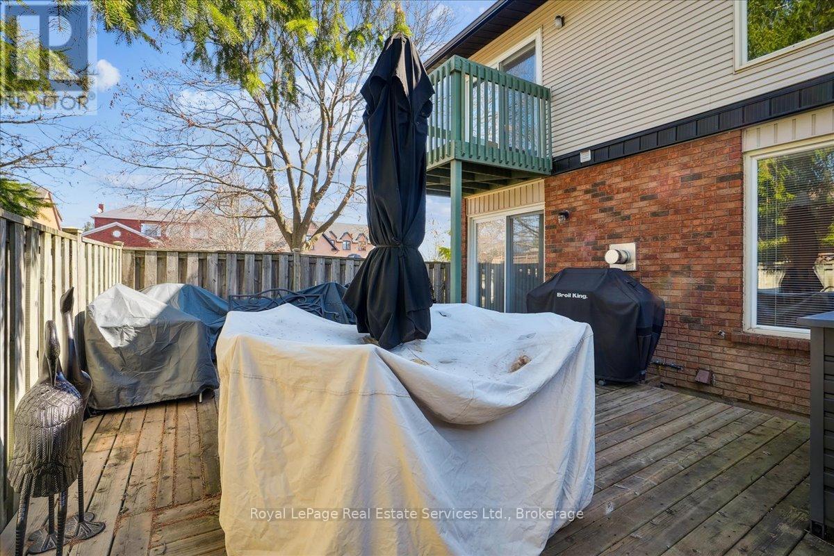 












6 - 1588 KERNS ROAD

,
Burlington (Tyandaga),




Ontario
L7P3A7

