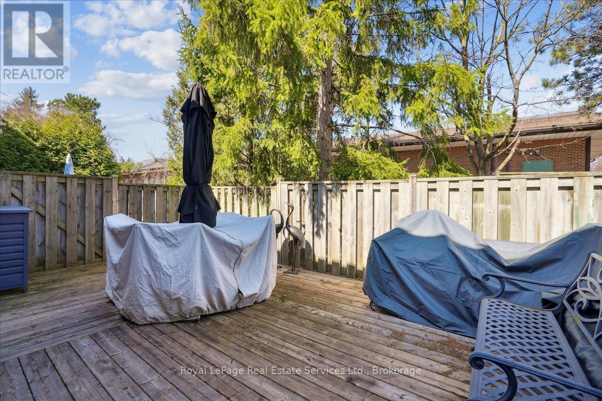 












6 - 1588 KERNS ROAD

,
Burlington (Tyandaga),




Ontario
L7P3A7

