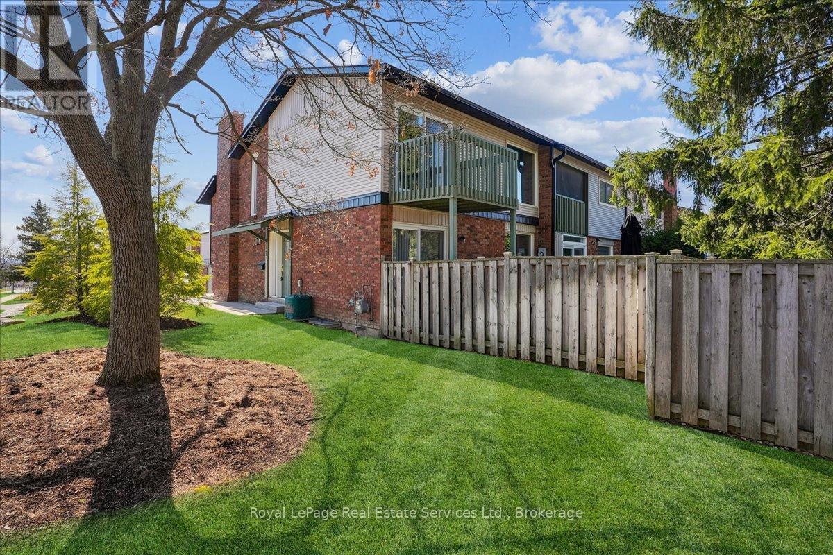 












6 - 1588 KERNS ROAD

,
Burlington (Tyandaga),




Ontario
L7P3A7

