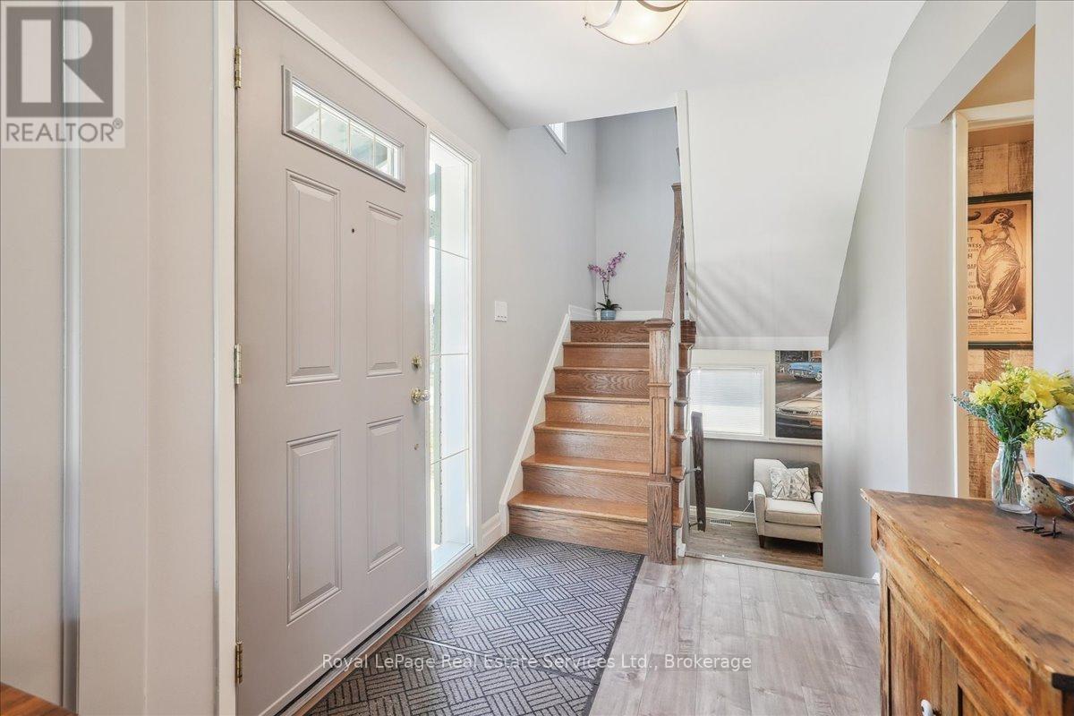 












6 - 1588 KERNS ROAD

,
Burlington (Tyandaga),




Ontario
L7P3A7

