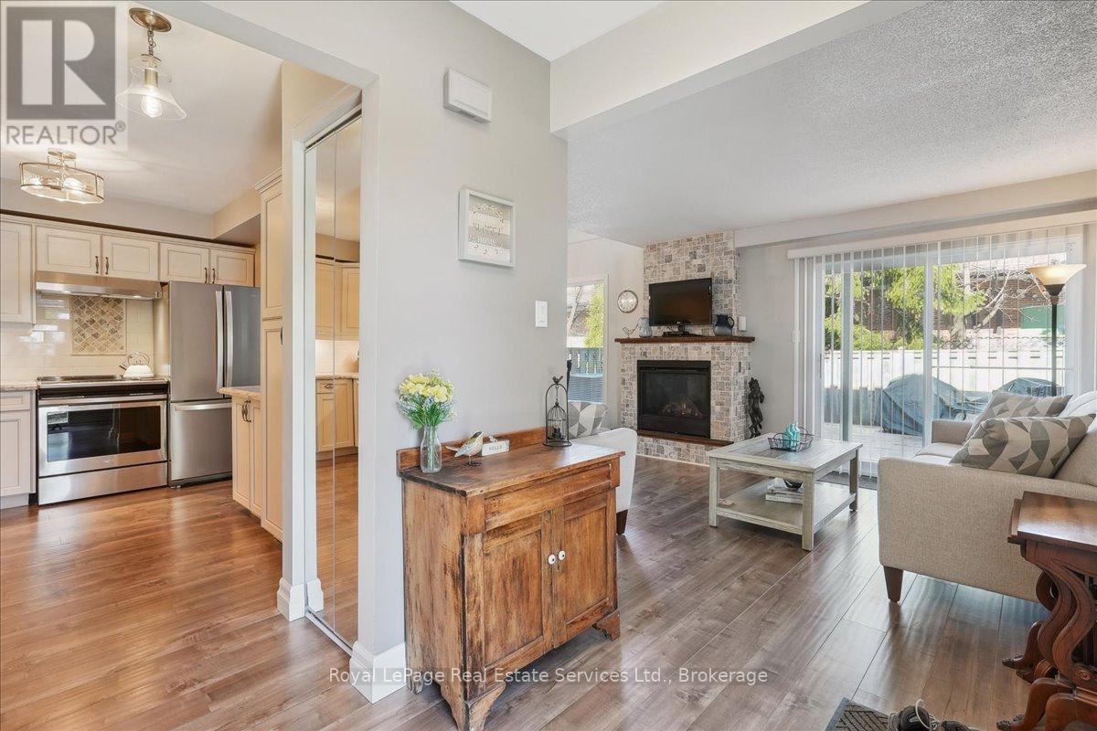 












6 - 1588 KERNS ROAD

,
Burlington (Tyandaga),




Ontario
L7P3A7

