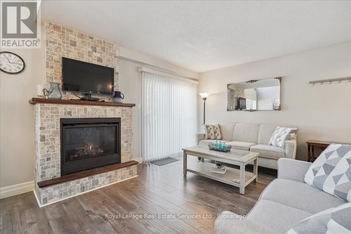 












6 - 1588 KERNS ROAD

,
Burlington (Tyandaga),




Ontario
L7P3A7

