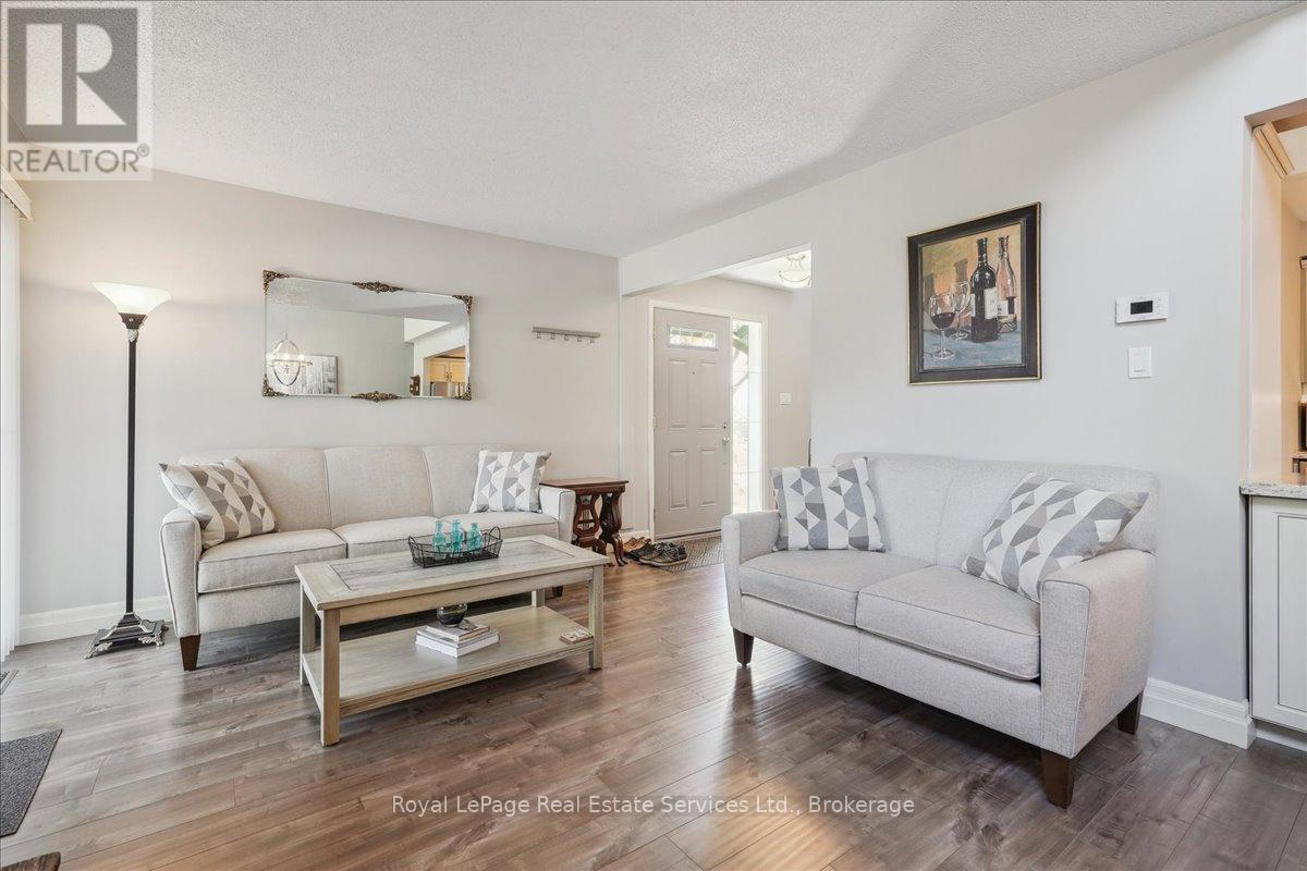 












6 - 1588 KERNS ROAD

,
Burlington (Tyandaga),




Ontario
L7P3A7

