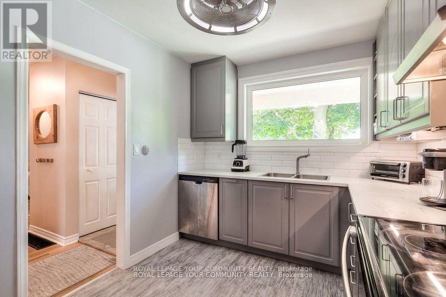 












87 RICHARDSON DRIVE

,
Aurora,




Ontario
L4G1Z4

