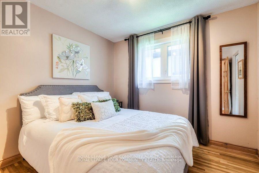 












87 RICHARDSON DRIVE

,
Aurora,




Ontario
L4G1Z4

