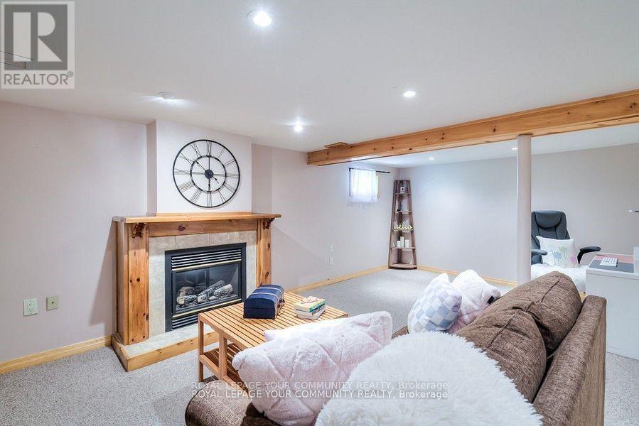 












87 RICHARDSON DRIVE

,
Aurora,




Ontario
L4G1Z4

