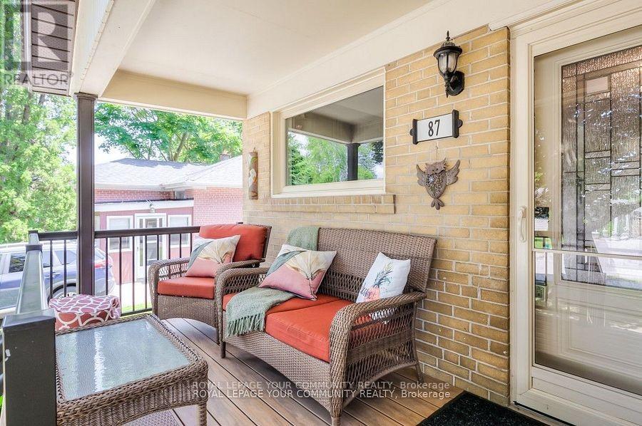 












87 RICHARDSON DRIVE

,
Aurora,




Ontario
L4G1Z4

