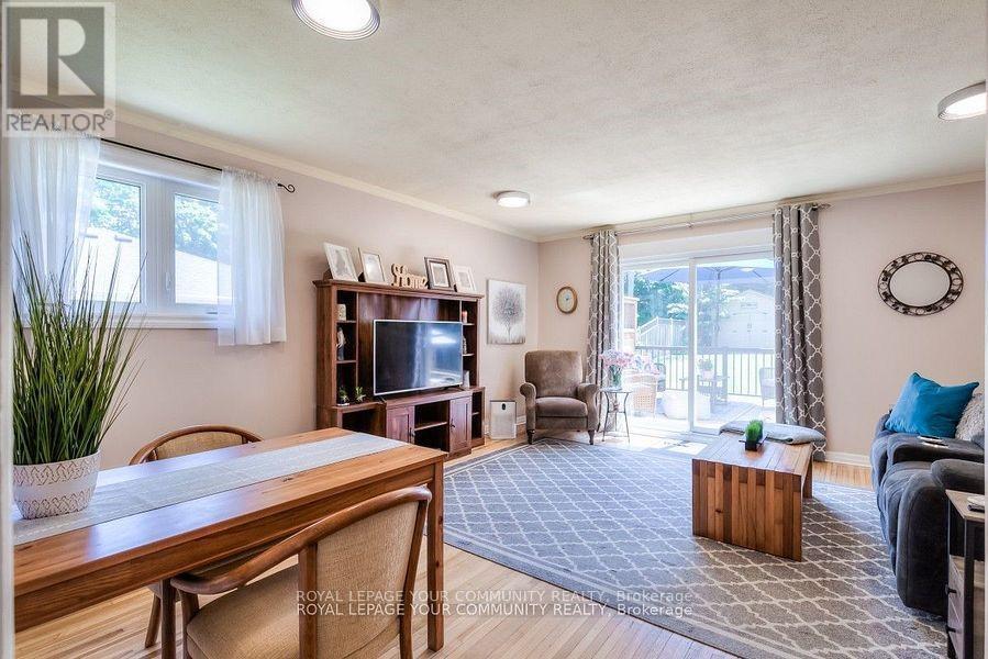 












87 RICHARDSON DRIVE

,
Aurora,




Ontario
L4G1Z4

