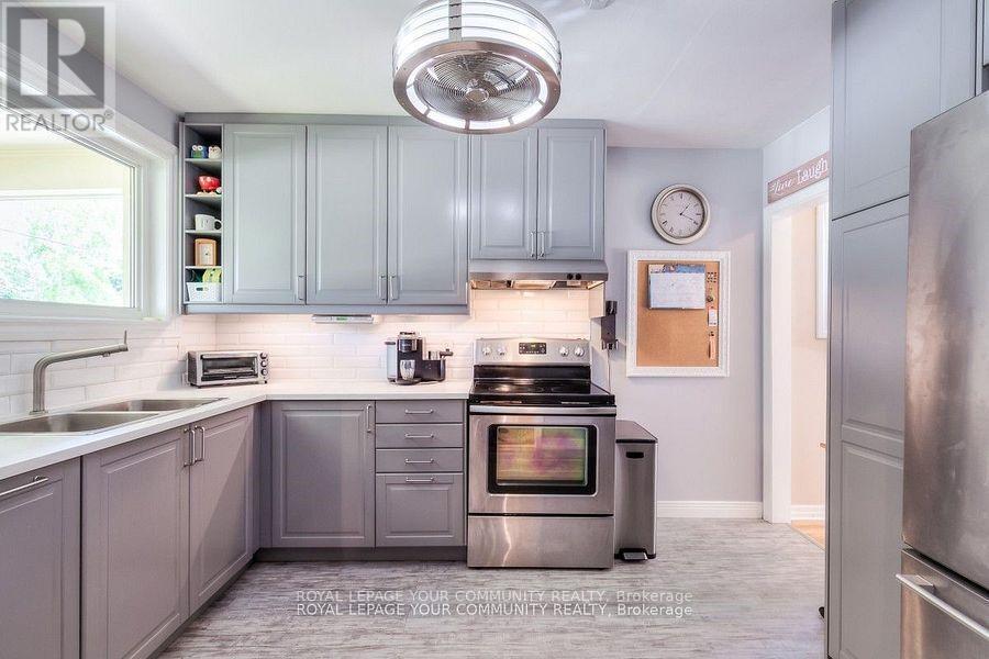 












87 RICHARDSON DRIVE

,
Aurora,




Ontario
L4G1Z4

