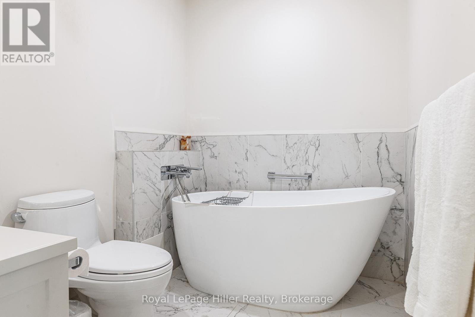












205 - 30 FRONT STREET

,
Stratford,




Ontario
N5A7S3

