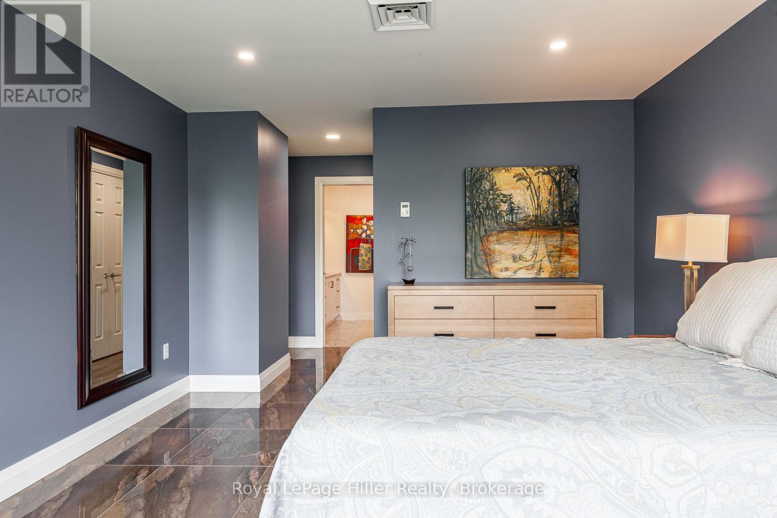 












205 - 30 FRONT STREET

,
Stratford,




Ontario
N5A7S3

