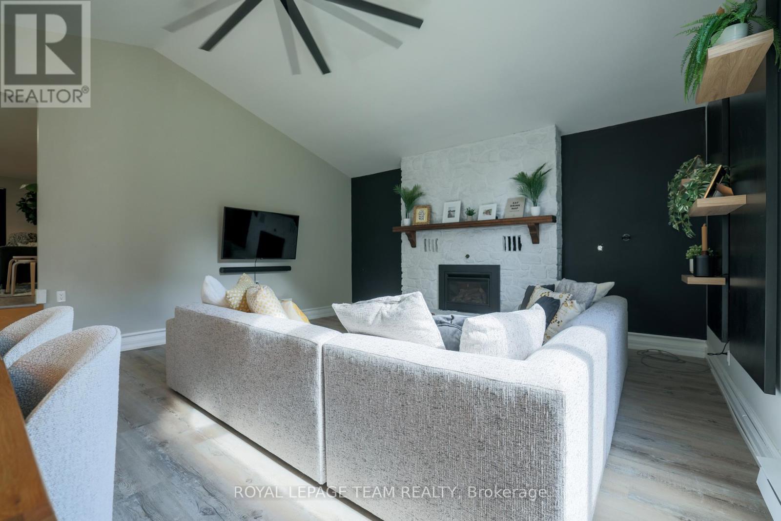 












551 LITTLE RIDEAU LAKE ROAD

,
Rideau Lakes,




Ontario
K0G1V0

