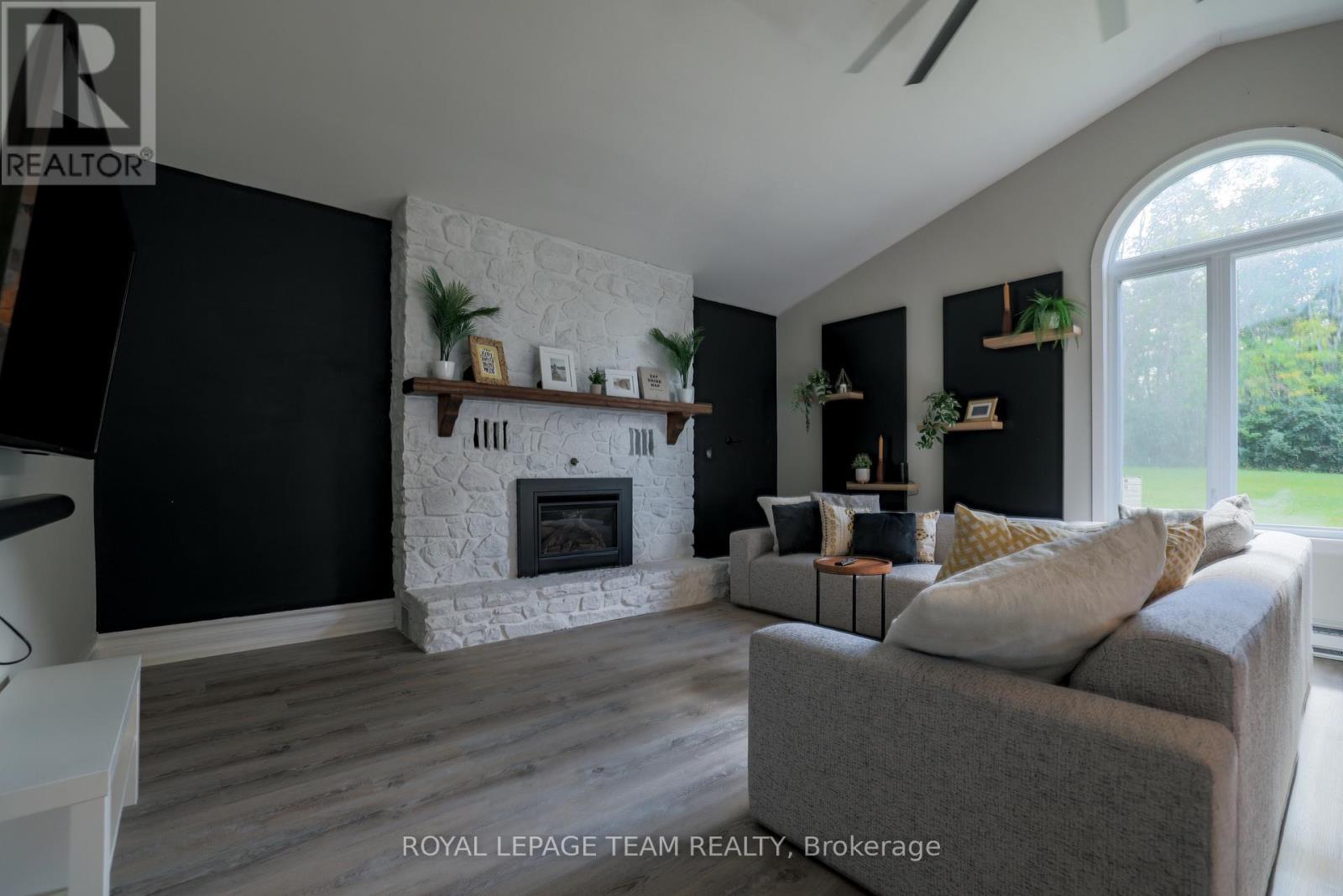 












551 LITTLE RIDEAU LAKE ROAD

,
Rideau Lakes,




Ontario
K0G1V0

