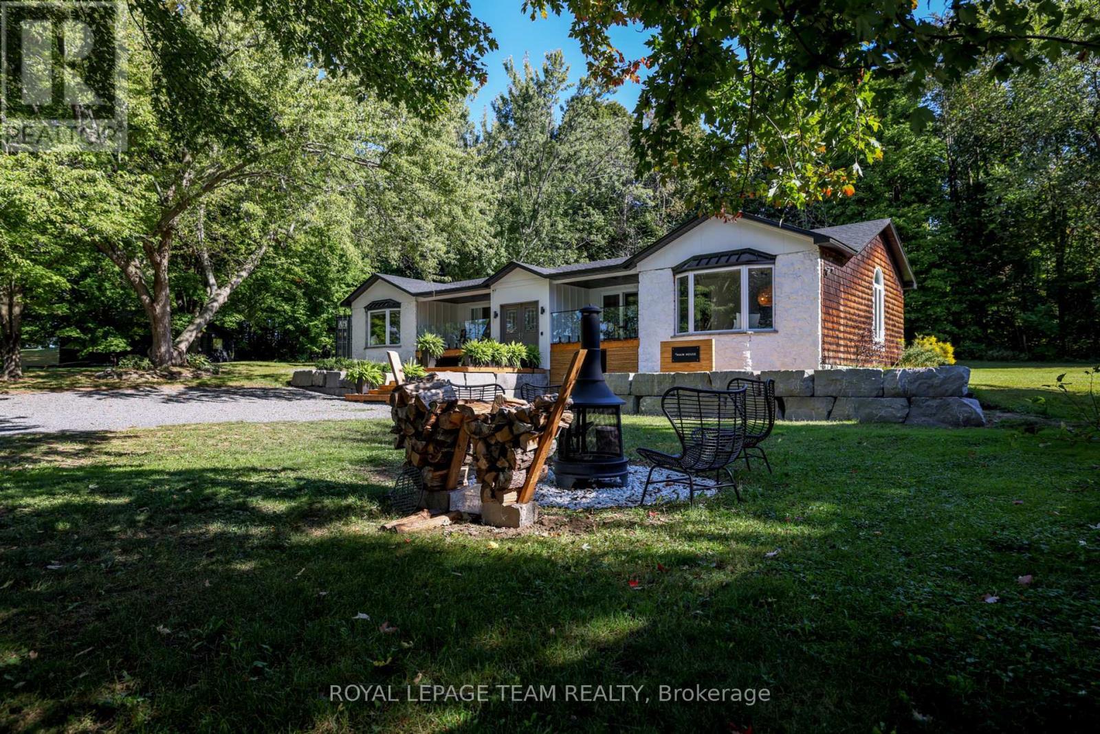 












551 LITTLE RIDEAU LAKE ROAD

,
Rideau Lakes,




Ontario
K0G1V0

