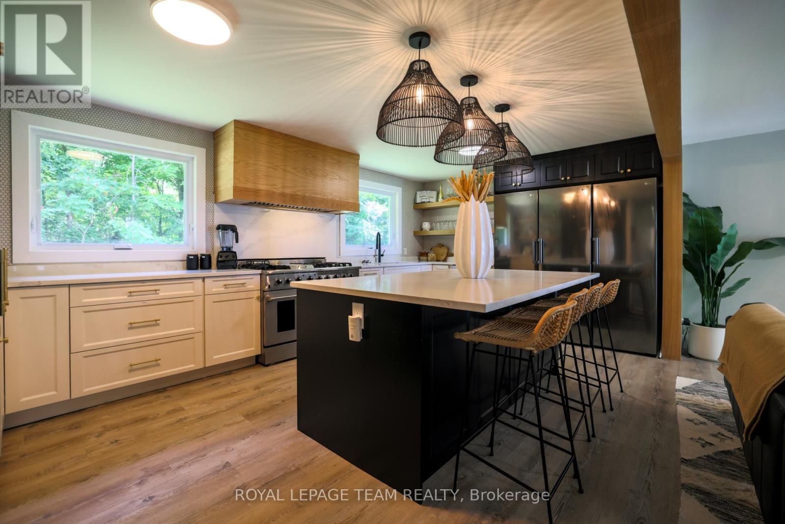 












551 LITTLE RIDEAU LAKE ROAD

,
Rideau Lakes,




Ontario
K0G1V0

