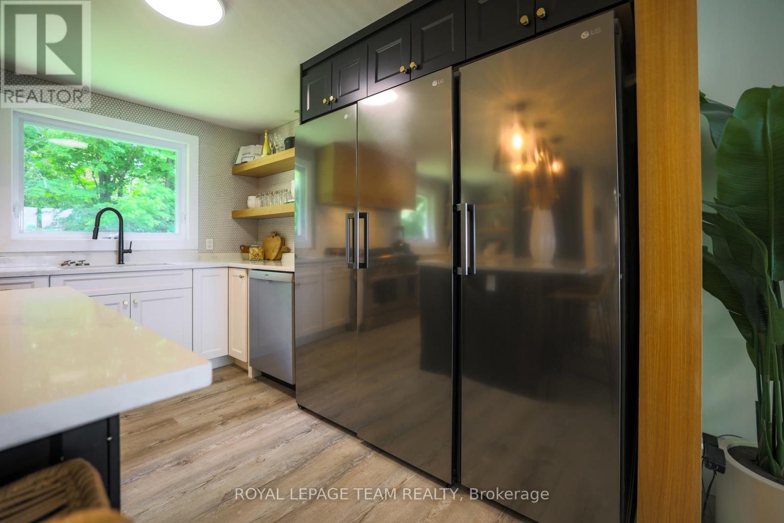 












551 LITTLE RIDEAU LAKE ROAD

,
Rideau Lakes,




Ontario
K0G1V0

