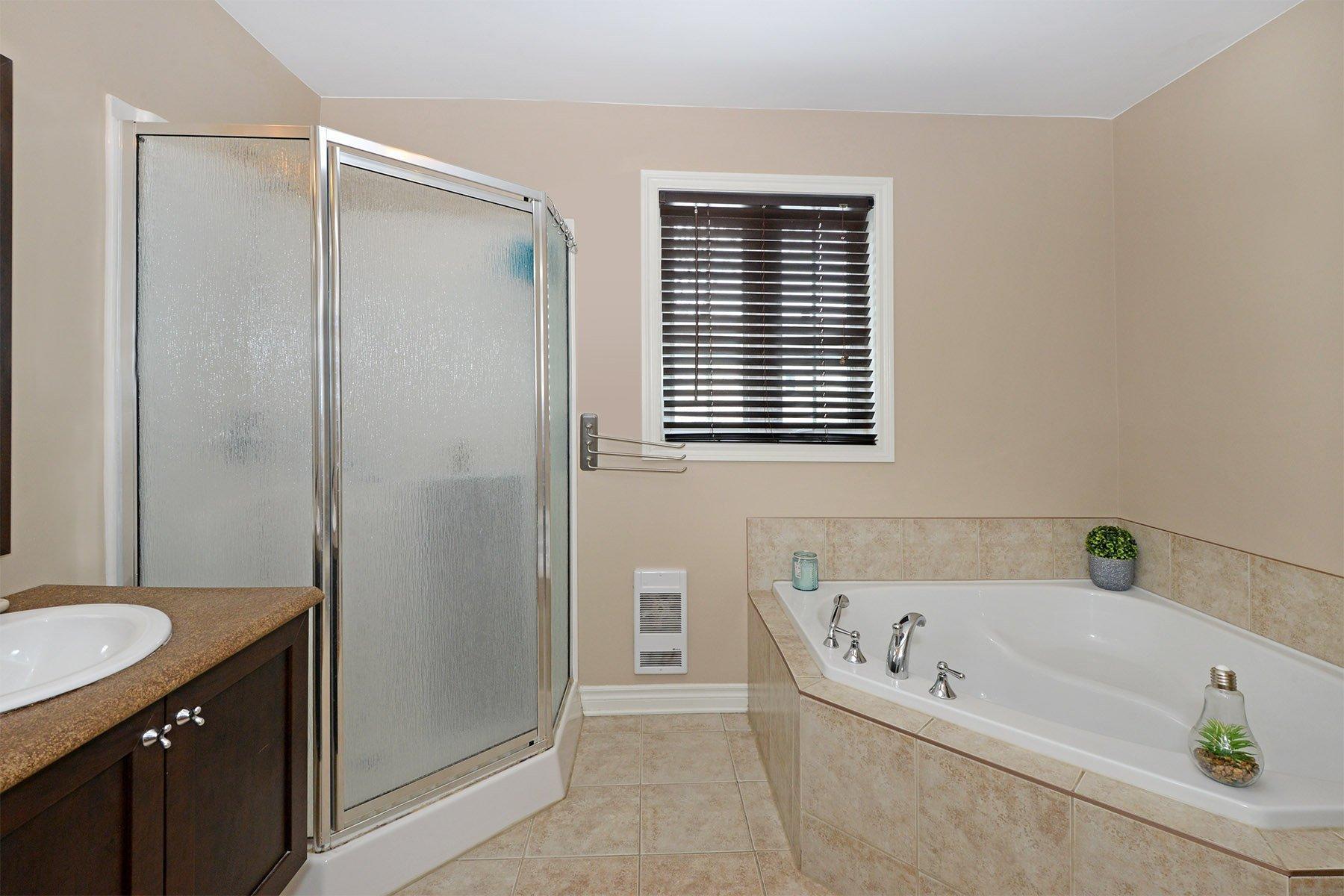 









112


Rue Robert

,
Les Coteaux,




QC
J7X1A5

