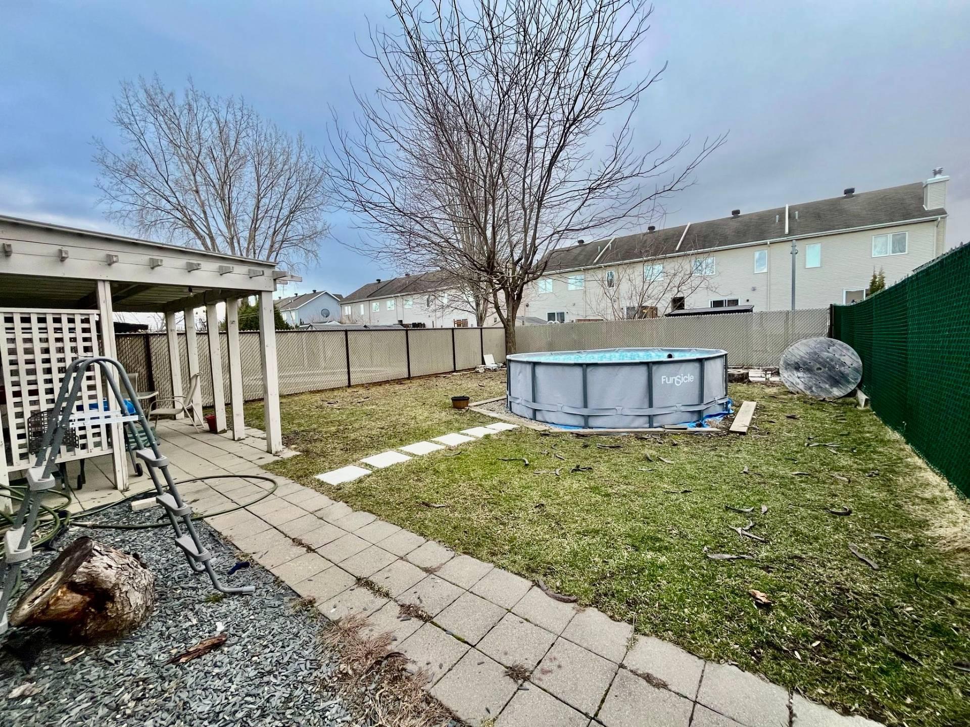 









112


Rue Robert

,
Les Coteaux,




QC
J7X1A5

