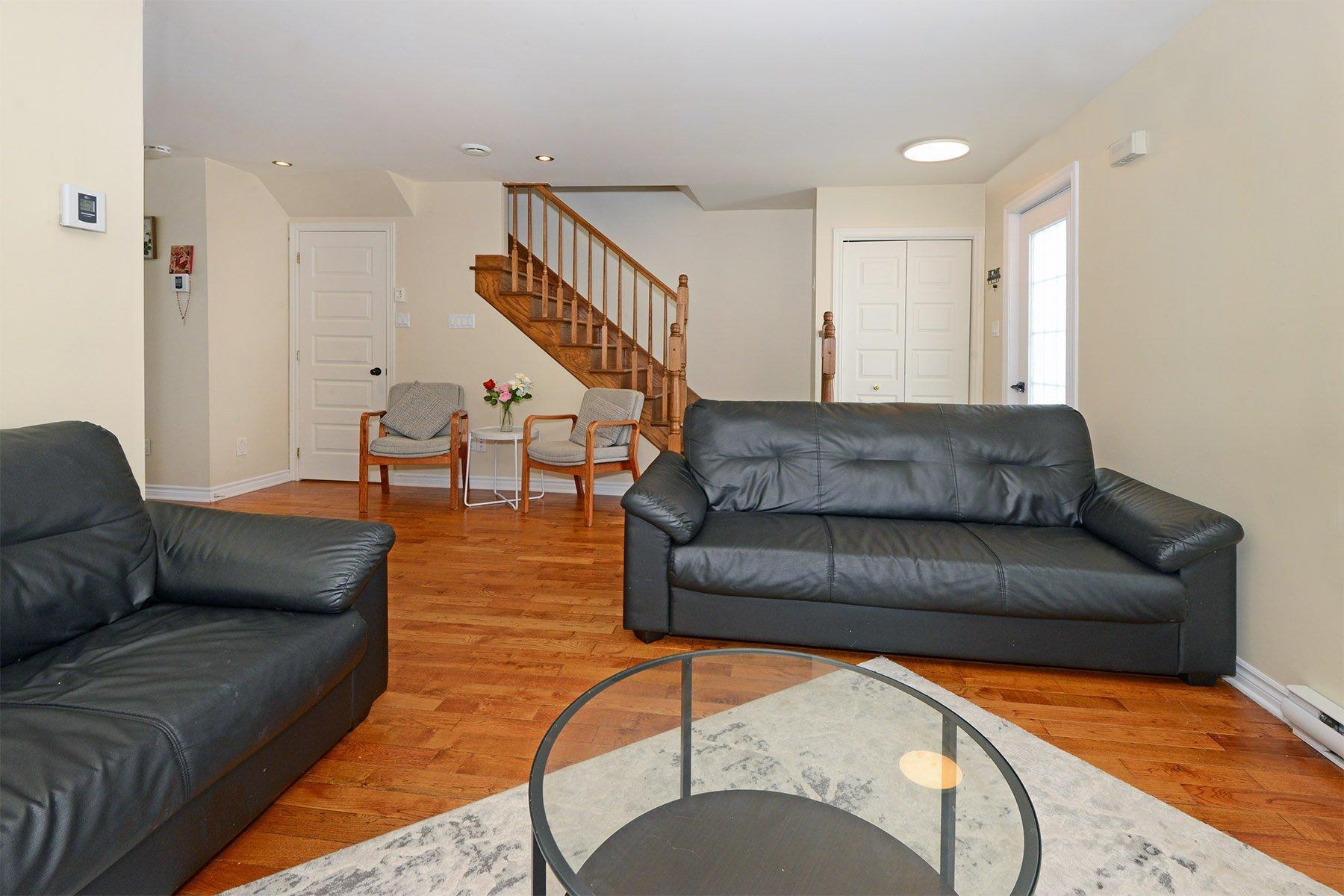 









112


Rue Robert

,
Les Coteaux,




QC
J7X1A5

