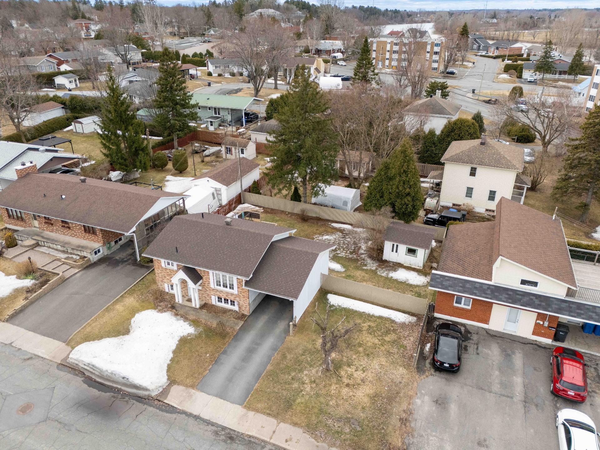 









327


Rue Lapierre

,
Sorel-Tracy,




QC
J3P5J1

