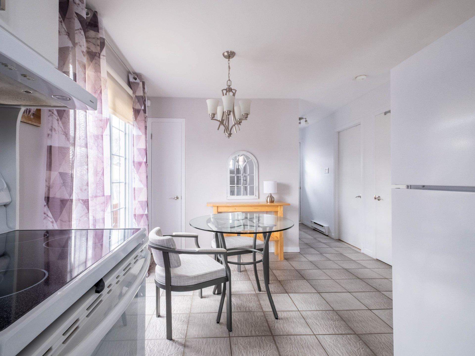 









327


Rue Lapierre

,
Sorel-Tracy,




QC
J3P5J1

