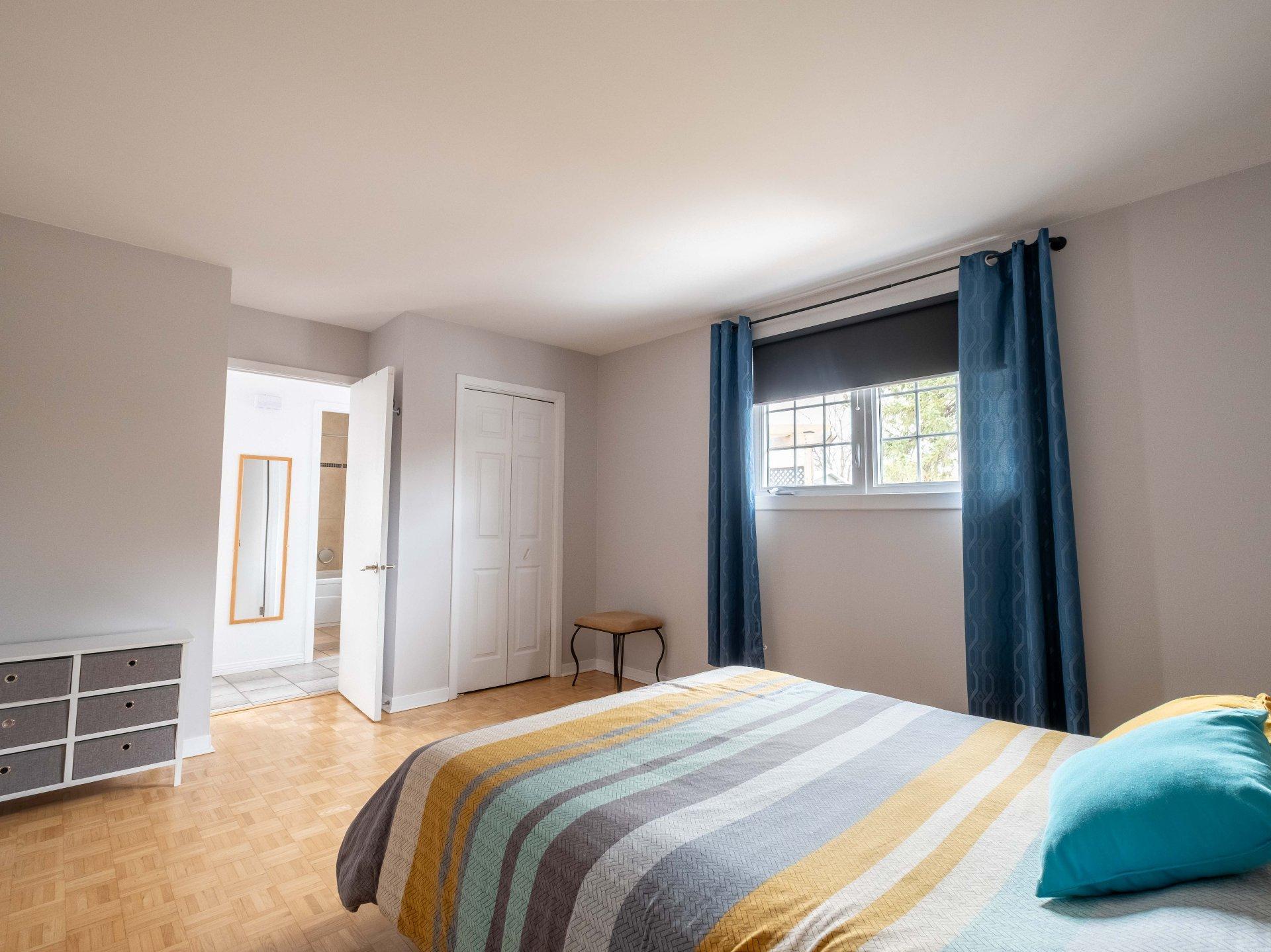 









327


Rue Lapierre

,
Sorel-Tracy,




QC
J3P5J1

