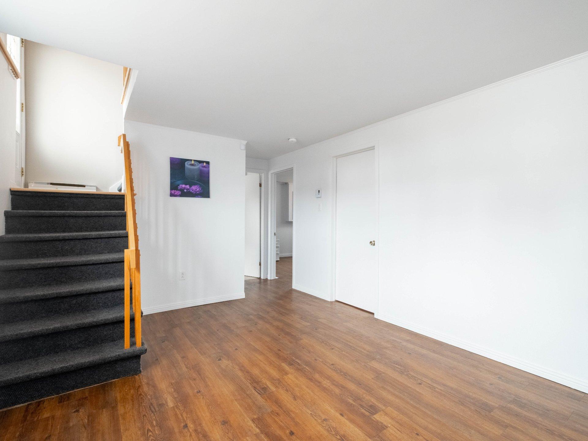 









327


Rue Lapierre

,
Sorel-Tracy,




QC
J3P5J1

