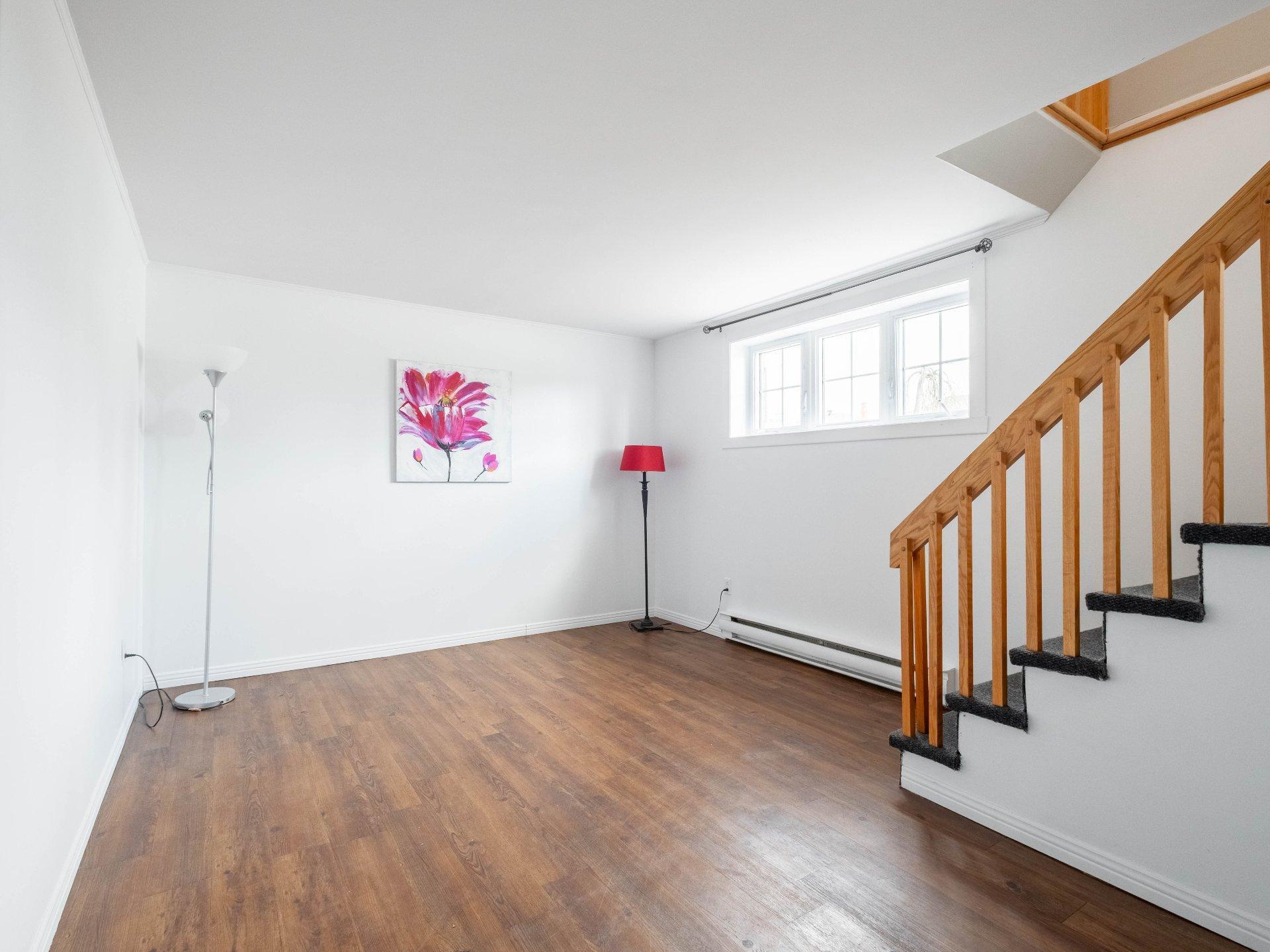 









327


Rue Lapierre

,
Sorel-Tracy,




QC
J3P5J1

