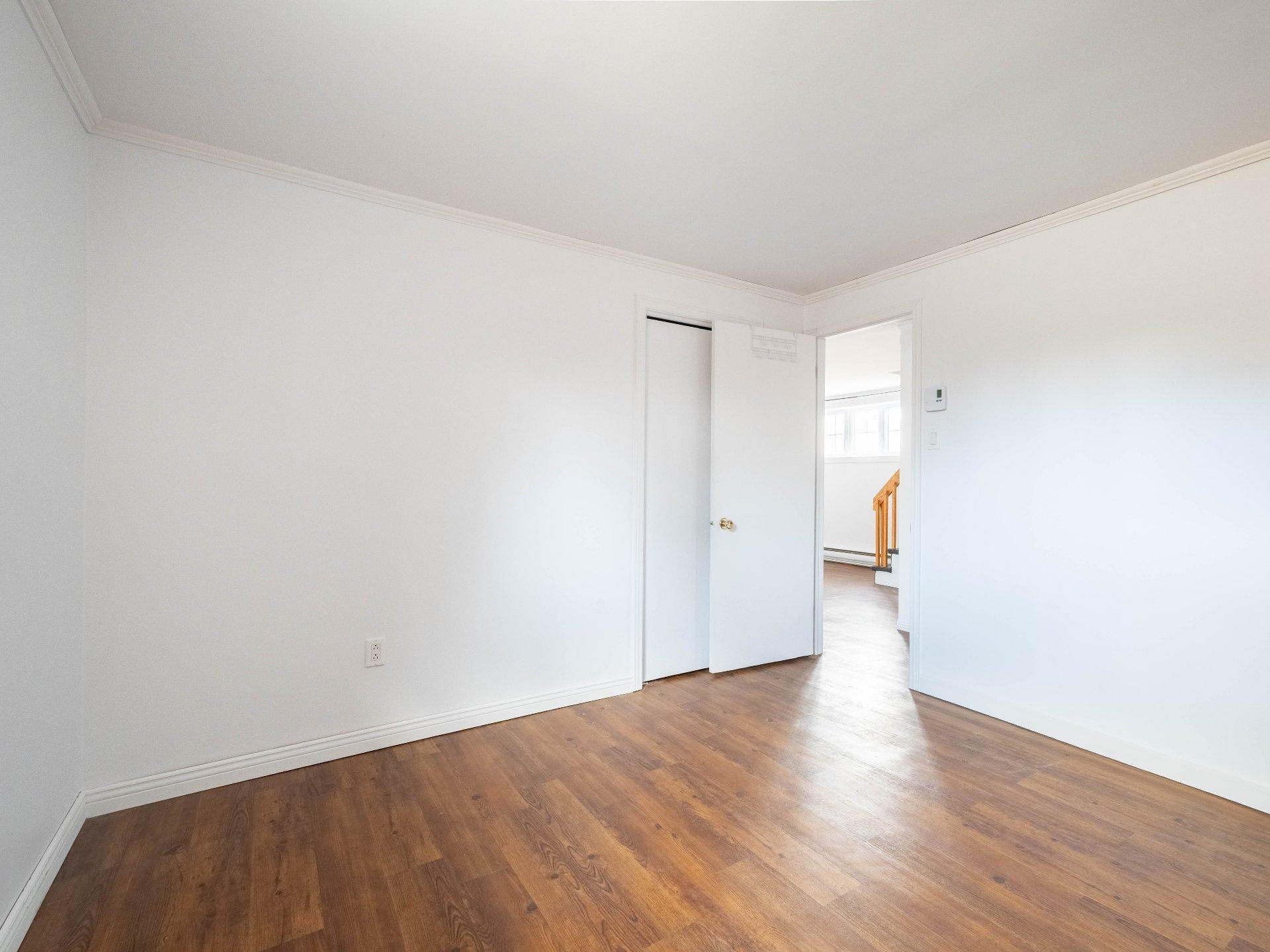 









327


Rue Lapierre

,
Sorel-Tracy,




QC
J3P5J1

