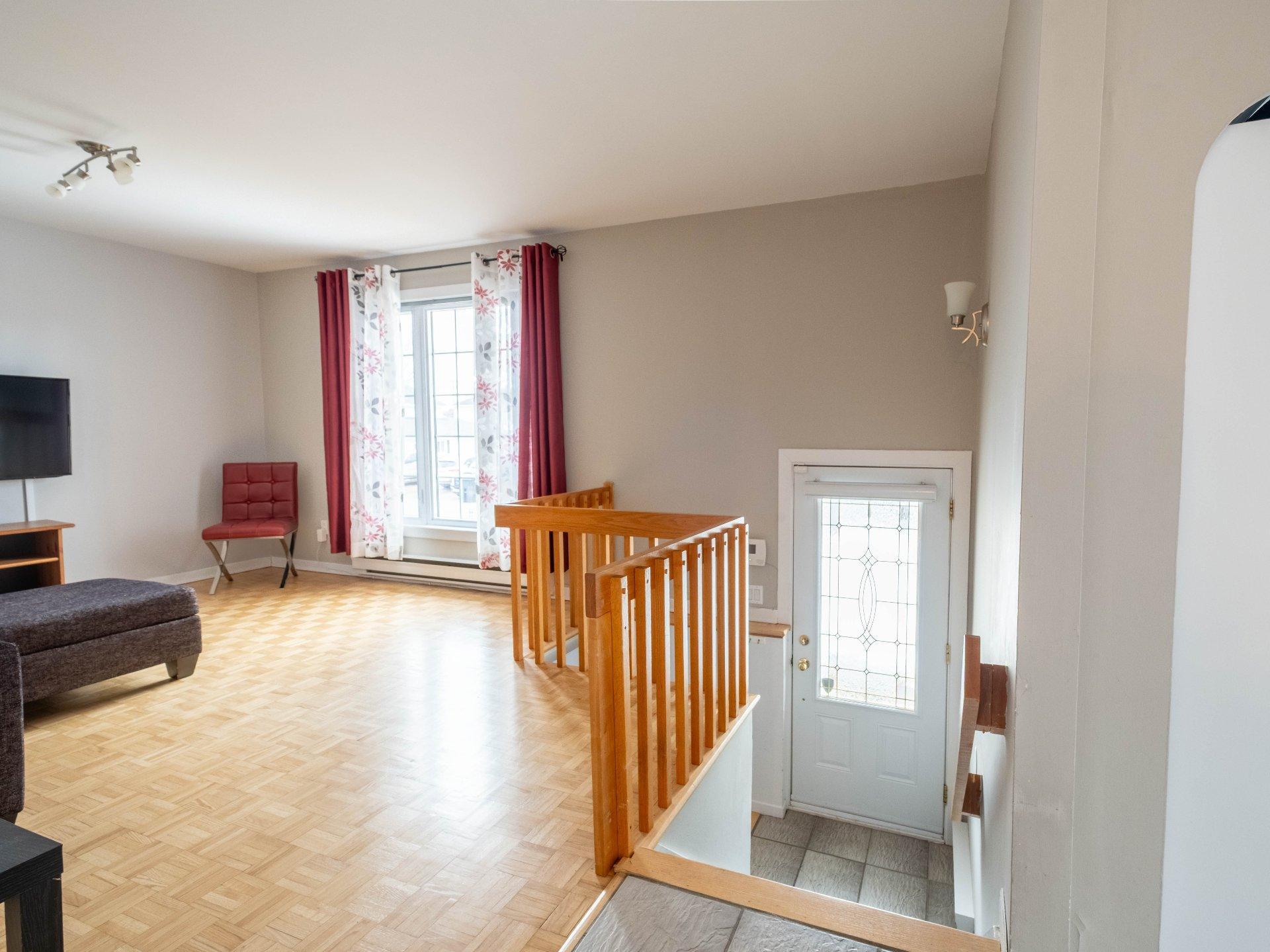 









327


Rue Lapierre

,
Sorel-Tracy,




QC
J3P5J1

