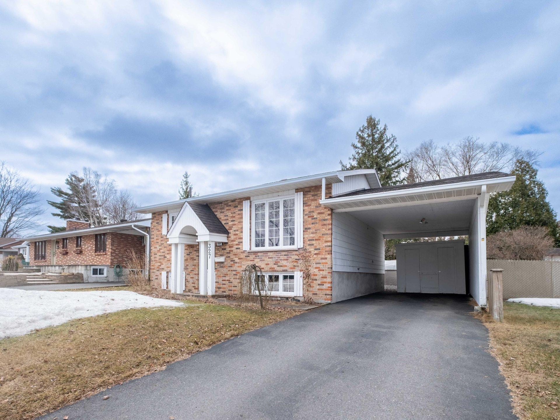 









327


Rue Lapierre

,
Sorel-Tracy,




QC
J3P5J1

