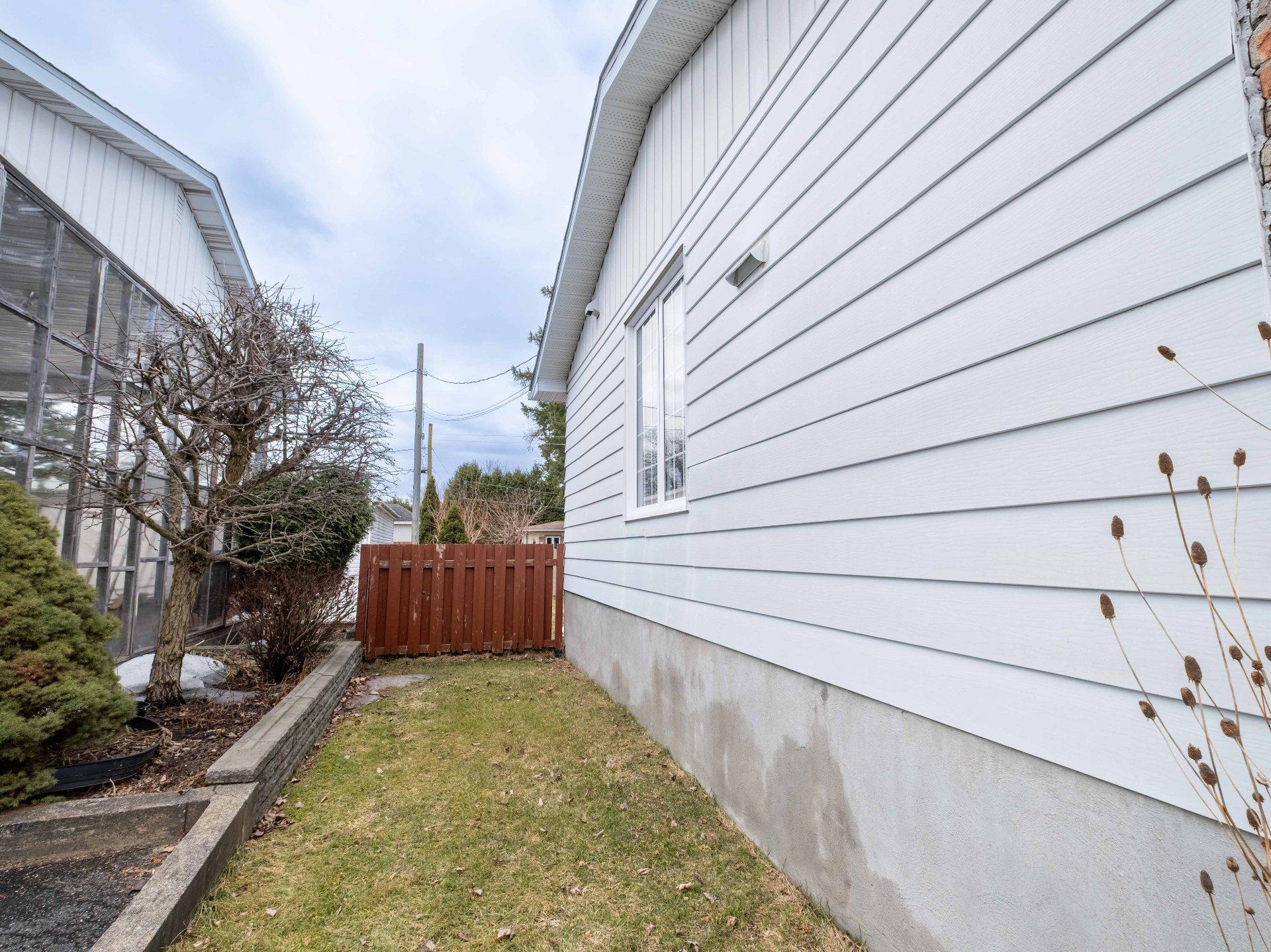 









327


Rue Lapierre

,
Sorel-Tracy,




QC
J3P5J1

