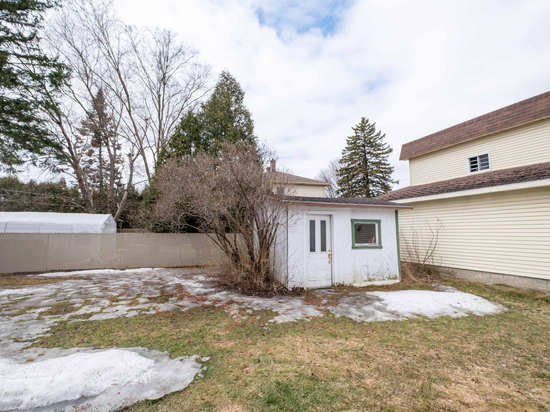 









327


Rue Lapierre

,
Sorel-Tracy,




QC
J3P5J1

