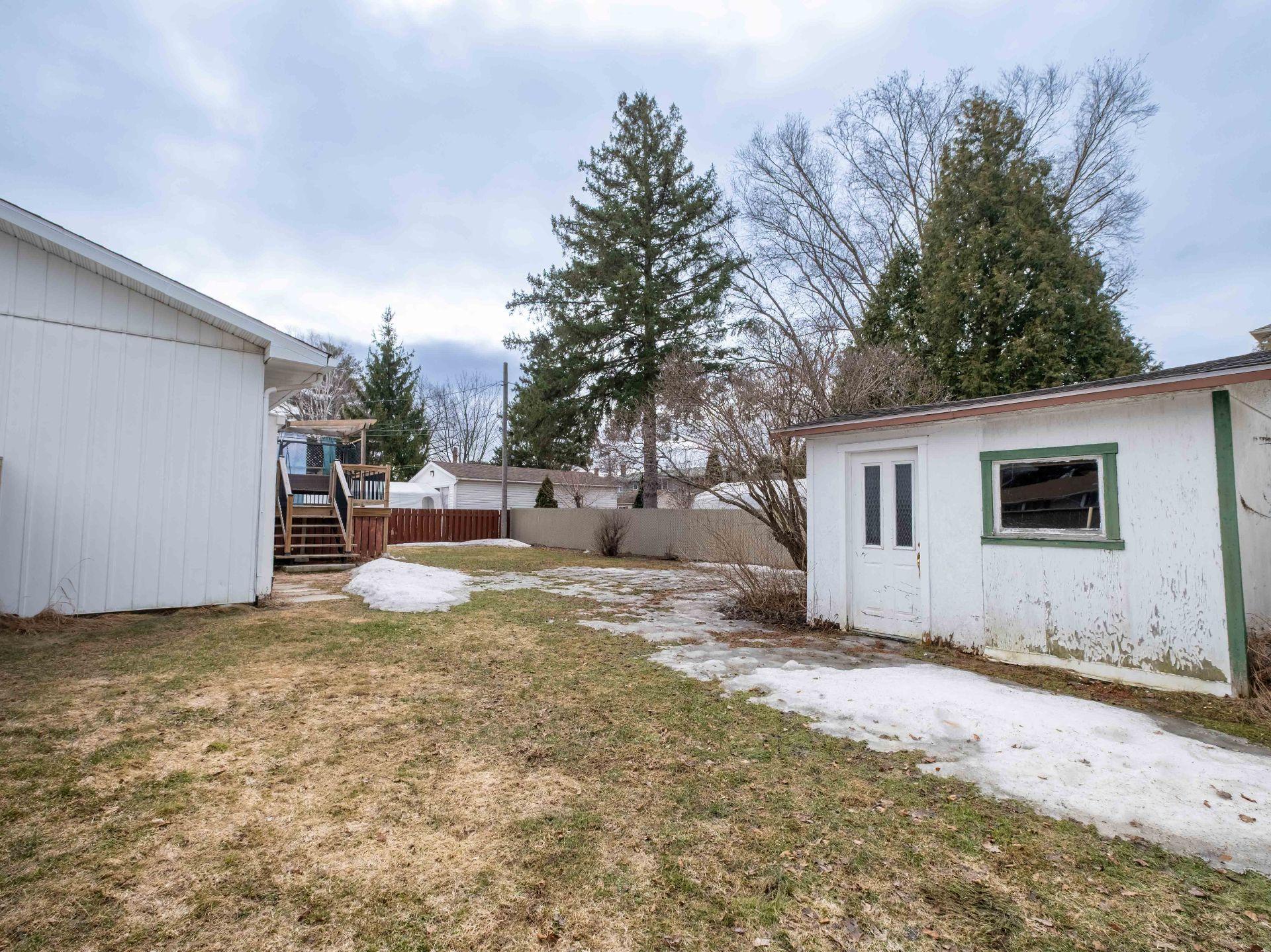 









327


Rue Lapierre

,
Sorel-Tracy,




QC
J3P5J1

