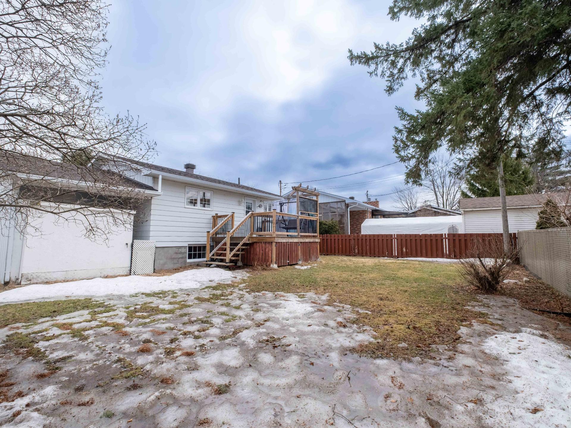









327


Rue Lapierre

,
Sorel-Tracy,




QC
J3P5J1

