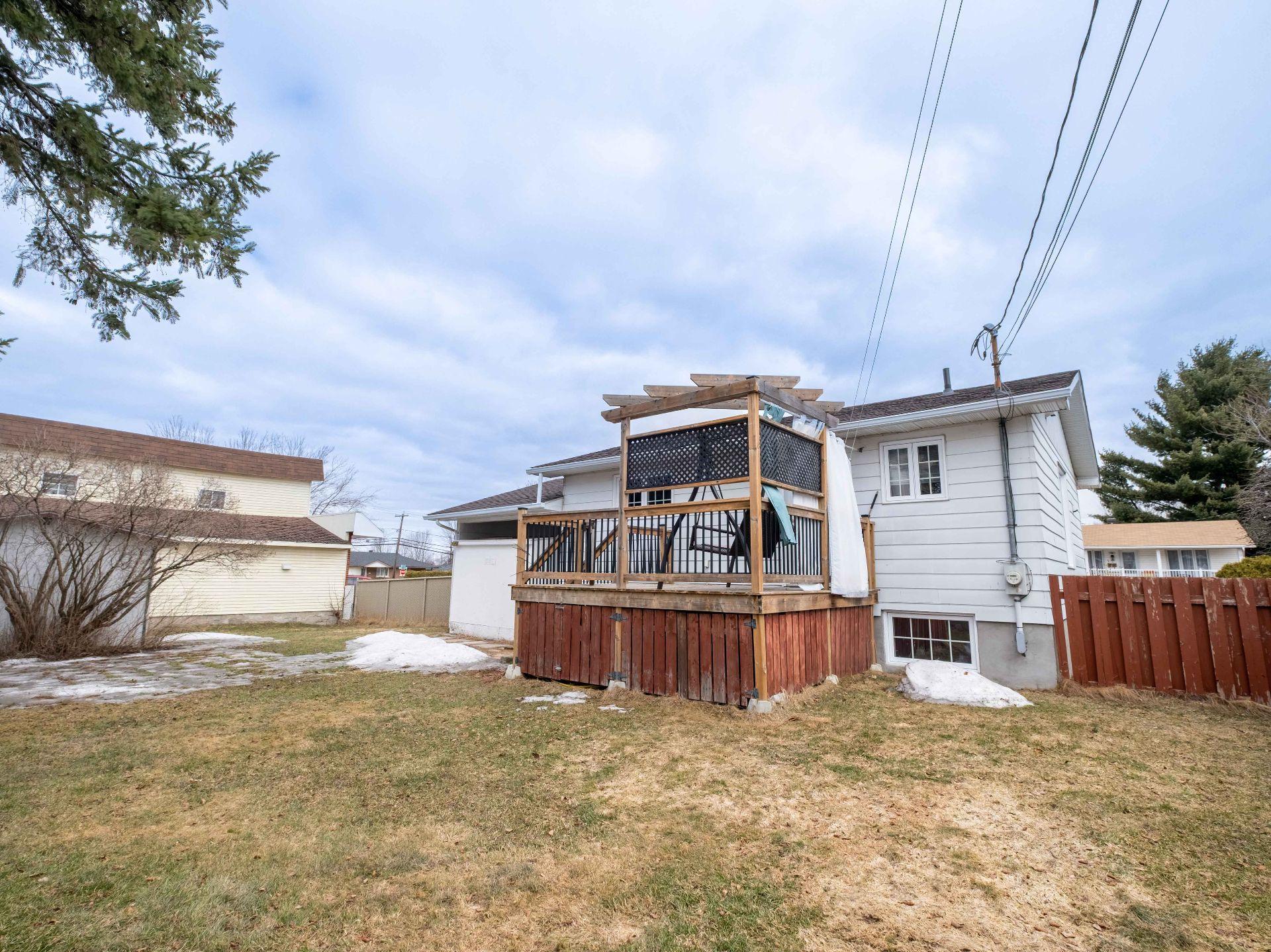 









327


Rue Lapierre

,
Sorel-Tracy,




QC
J3P5J1


