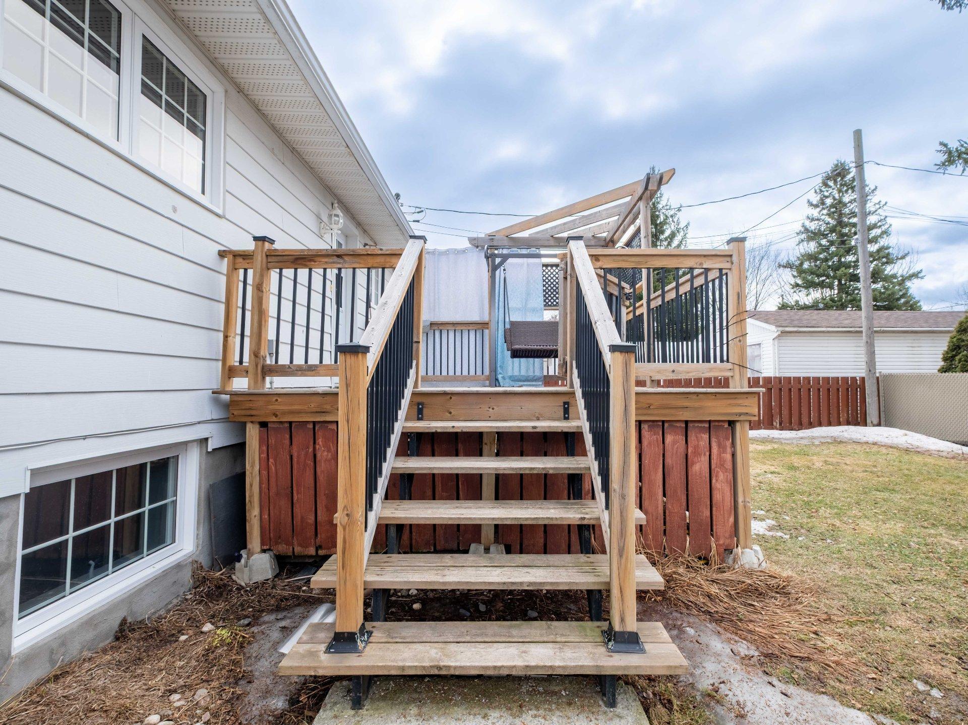 









327


Rue Lapierre

,
Sorel-Tracy,




QC
J3P5J1

