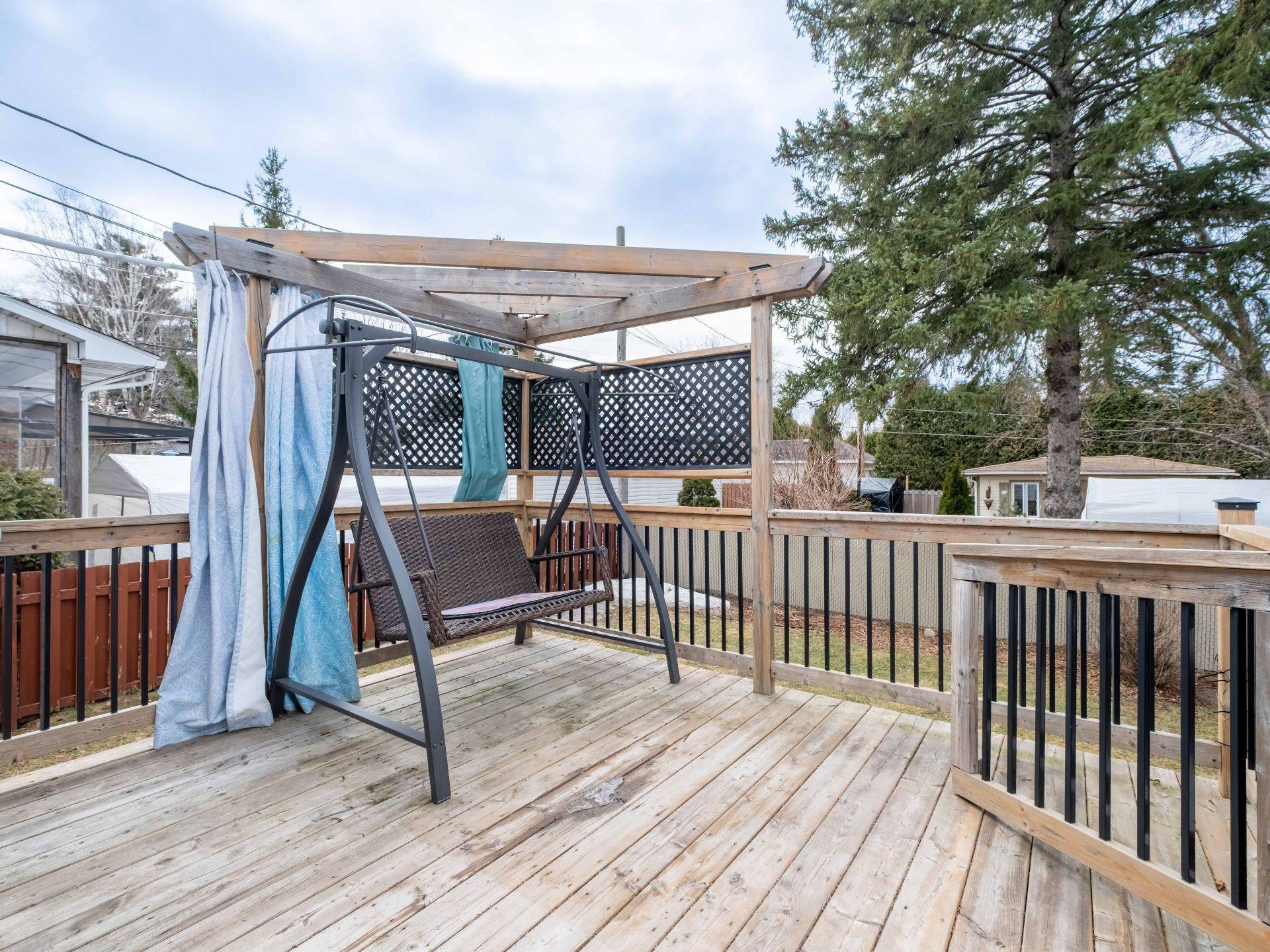 









327


Rue Lapierre

,
Sorel-Tracy,




QC
J3P5J1

