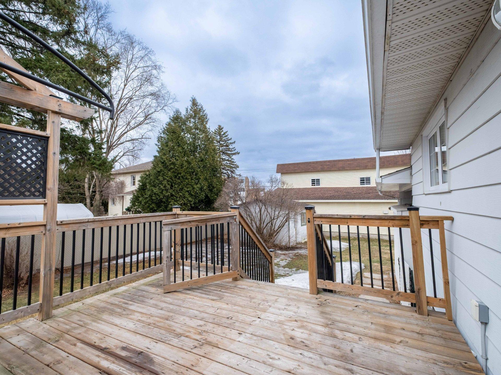 









327


Rue Lapierre

,
Sorel-Tracy,




QC
J3P5J1

