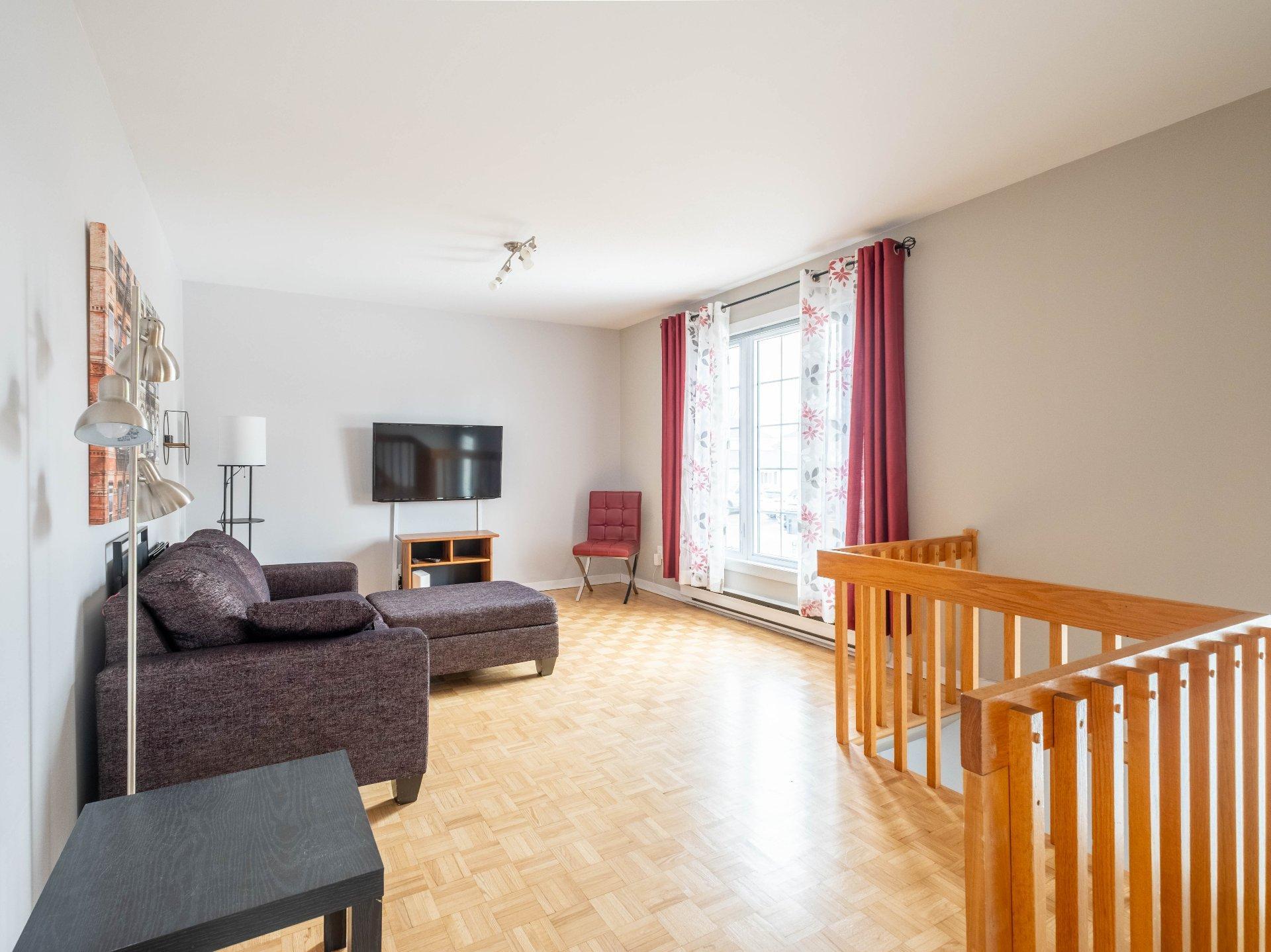 









327


Rue Lapierre

,
Sorel-Tracy,




QC
J3P5J1

