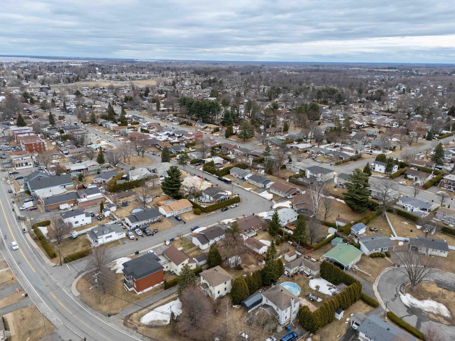 









327


Rue Lapierre

,
Sorel-Tracy,




QC
J3P5J1

