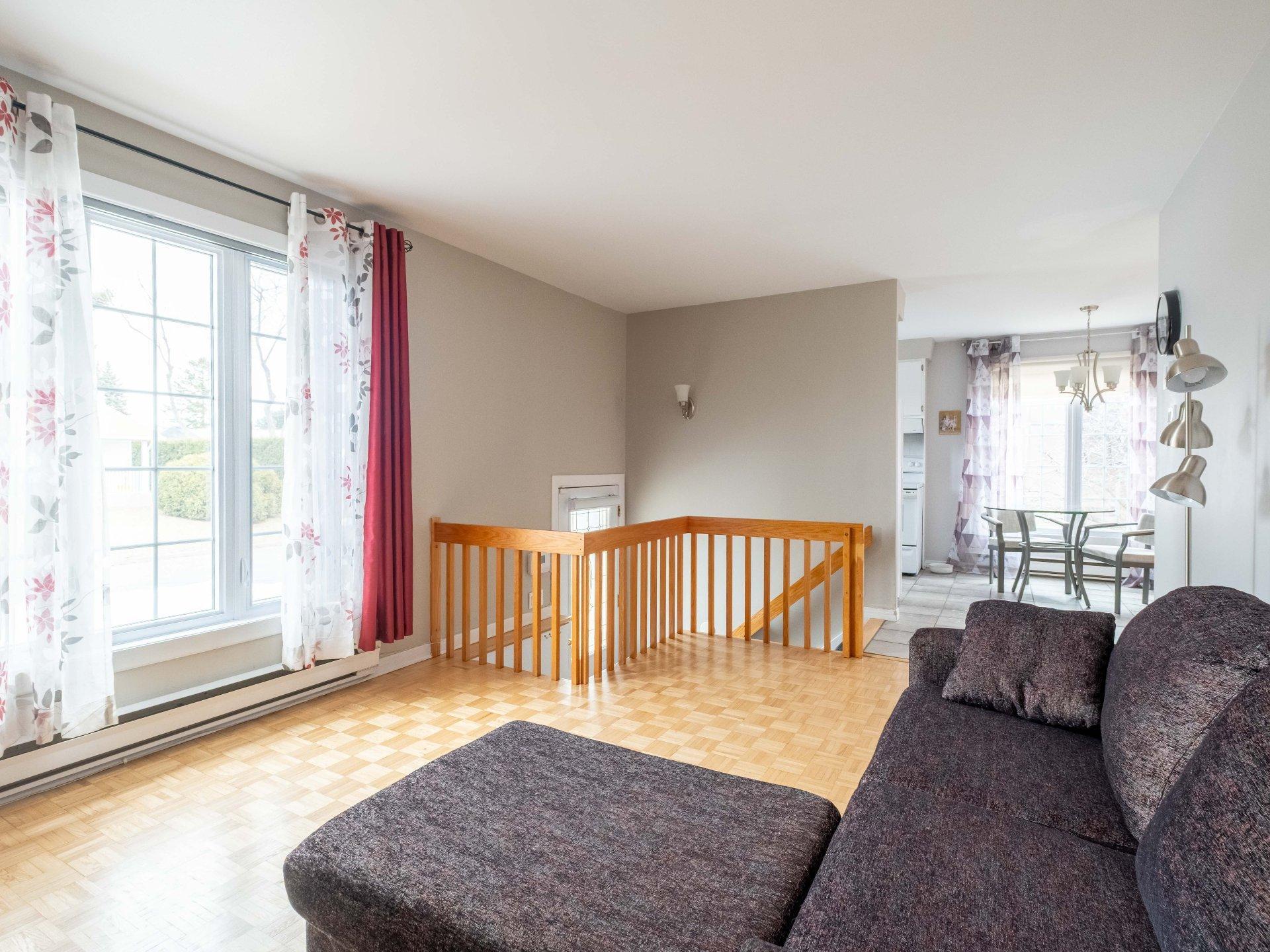 









327


Rue Lapierre

,
Sorel-Tracy,




QC
J3P5J1

