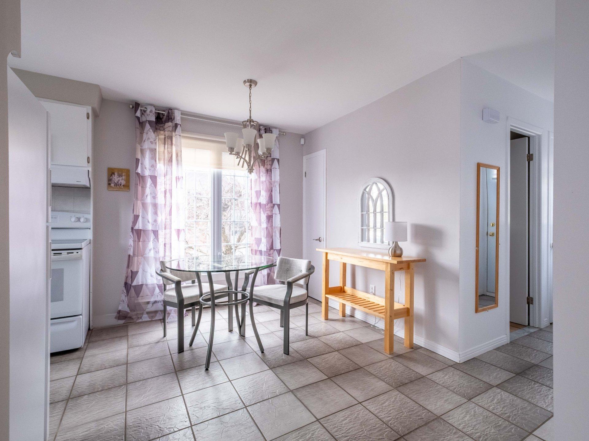 









327


Rue Lapierre

,
Sorel-Tracy,




QC
J3P5J1

