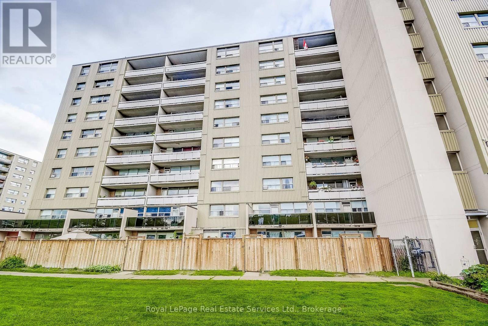 












17 - 15 ALBRIGHT ROAD

,
Hamilton (Vincent),




Ontario
L8K5J2

